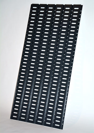 Meandrov&yacute; profil, individu&aacute;lně perforovan&yacute;